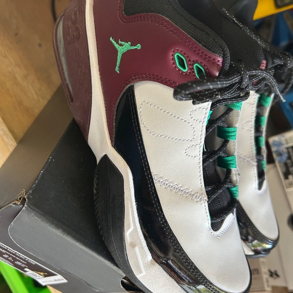 Jordan Max Aura 3 (GS) Size 6.5Y/7.5W Multicolor with Original Box - Picture 2 of 5